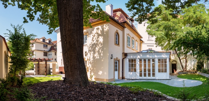 Pronájem historické vily na Kampě, Praha 1