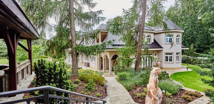 Luxusní vila na prodej Praha východ 1341m