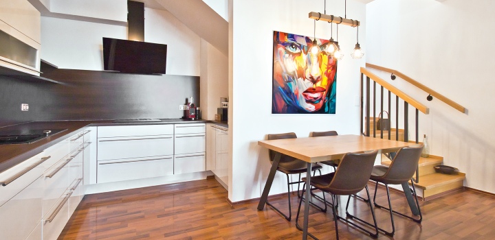 Prodej mezonetového bytu s terasou, Praha 5