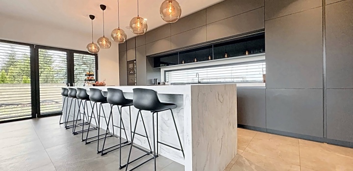 Prodej luxusní vily 7+1 s vnitřním bazénem