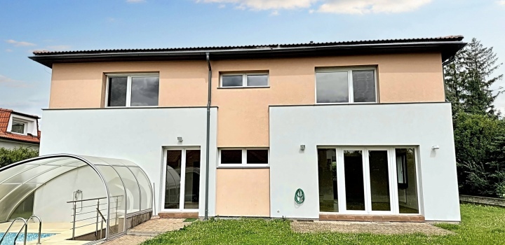 Pronájem vily s bazénem, Praha 6 Nebušice