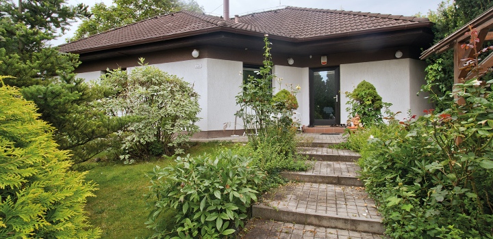 Prodej rodinného domu s bazénem, Praha-východ