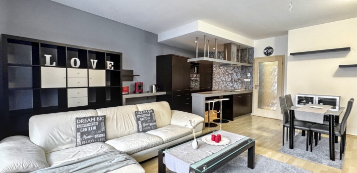 Prodej bytu 2+kk s předzahrádkou, Praha