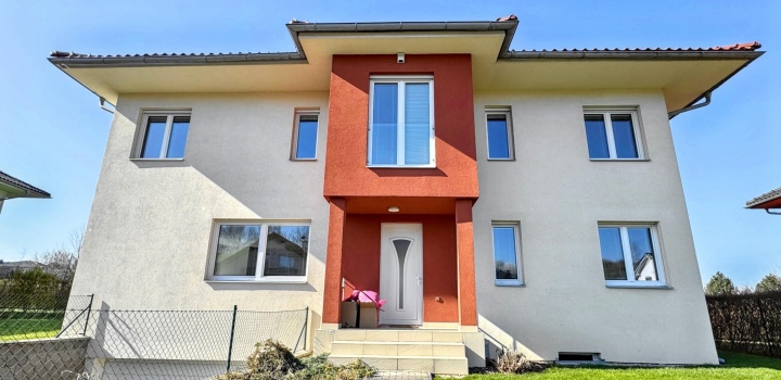 Pronájem rodinného domu 6+1, Průhonice - 350m2