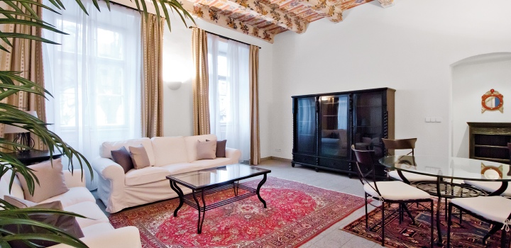 Luxusní byt na pronájem na Malé Straně -103m