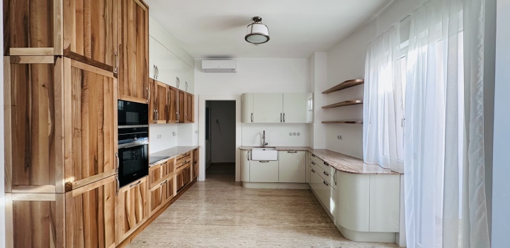 Pronájem luxusního bytu 5+1, Praha 1 Petrská