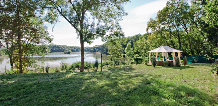 Dům u jezera s tenisovým kurtem - pozemek 2852