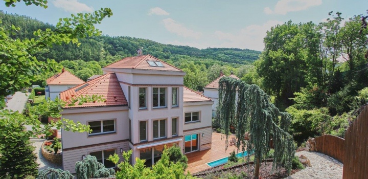 Luxusní vila na prodej v Šáreckém údolí