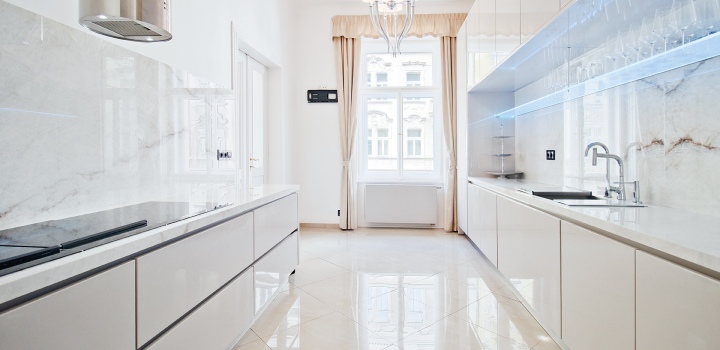 Luxusní byt 4+1 s balkonem na pronájem, 213