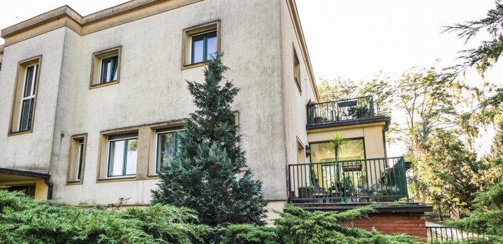 Prodej luxusní administrativní budovy v okolí