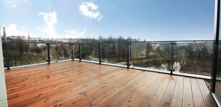 Byt s terasou u řeky - 112m2
