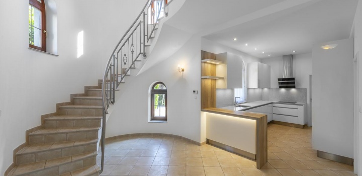 Luxusní rodinná vila na pronájem - Praha 6