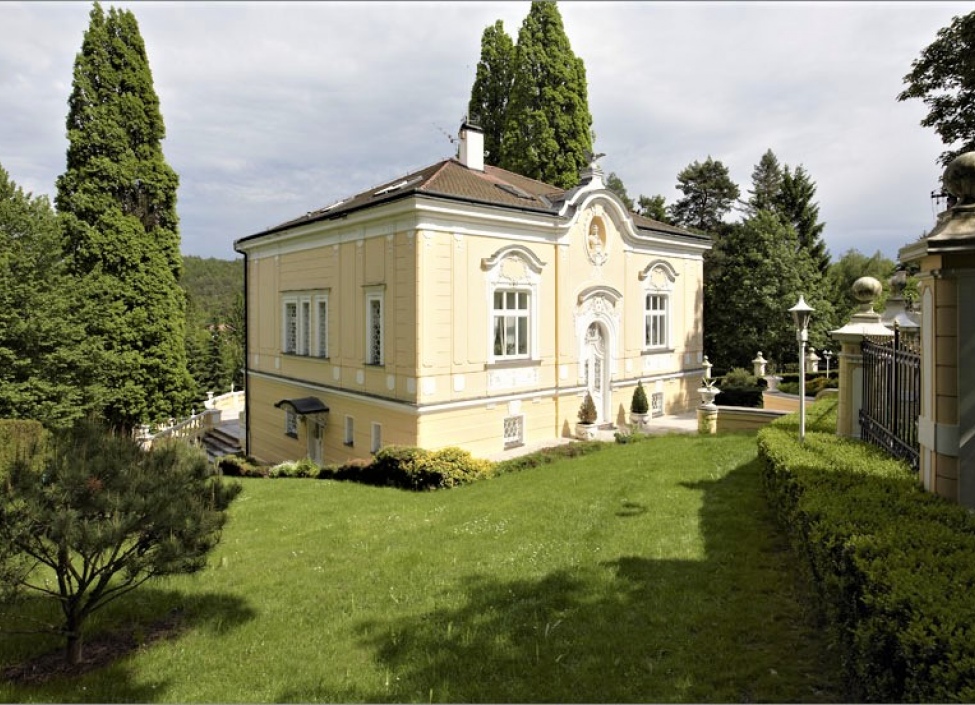 Art Nouveau villa for sale, Prague East-609m 0