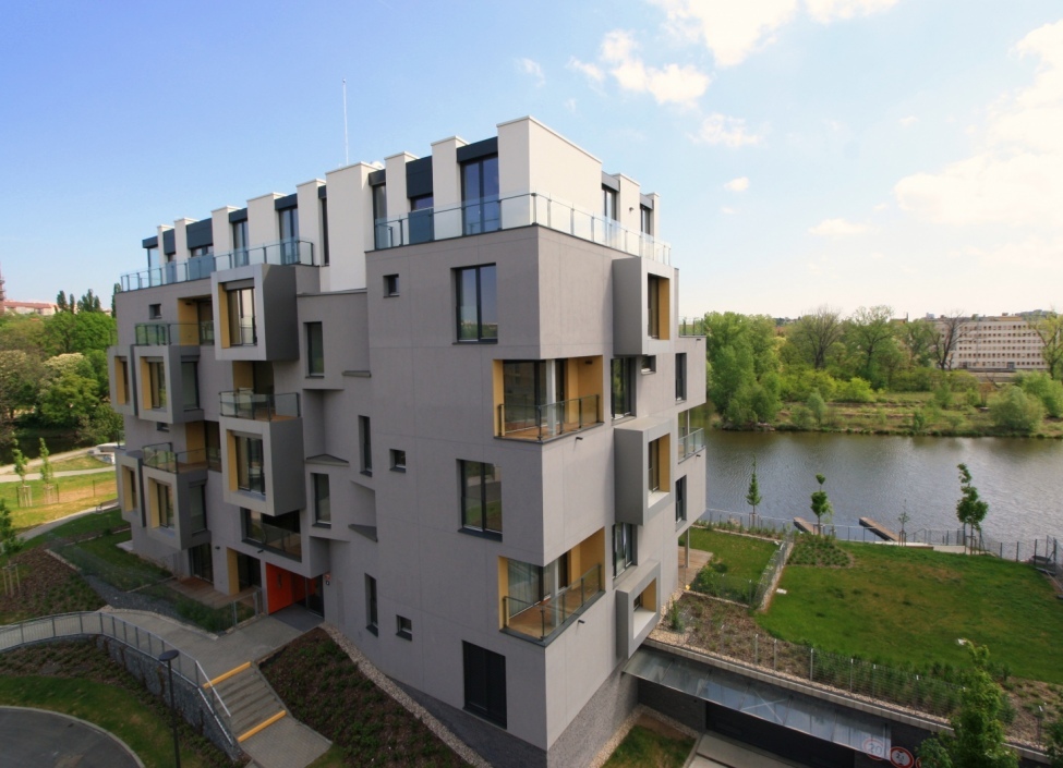 Apartment with balcony near river 48m 1