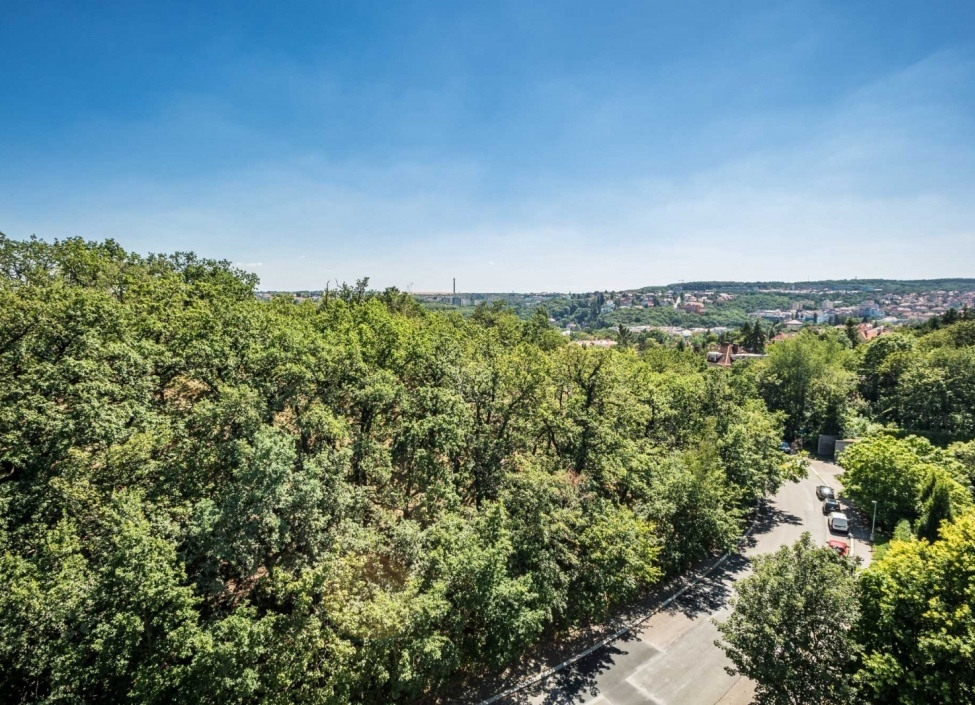 Prodej luxusní administrativní budovy v Praze 5 - 966m2 0