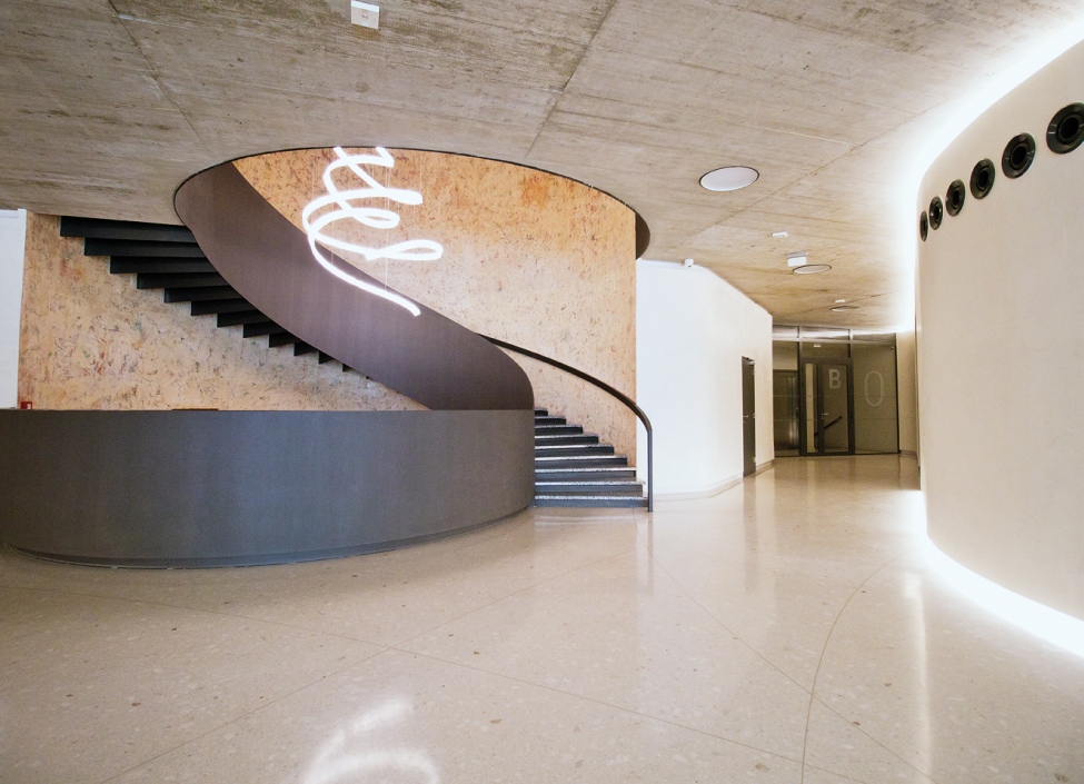 Luxusní byt s předzahrádkou na krátkodobý pronájem 113 m2 - Praha 5 5