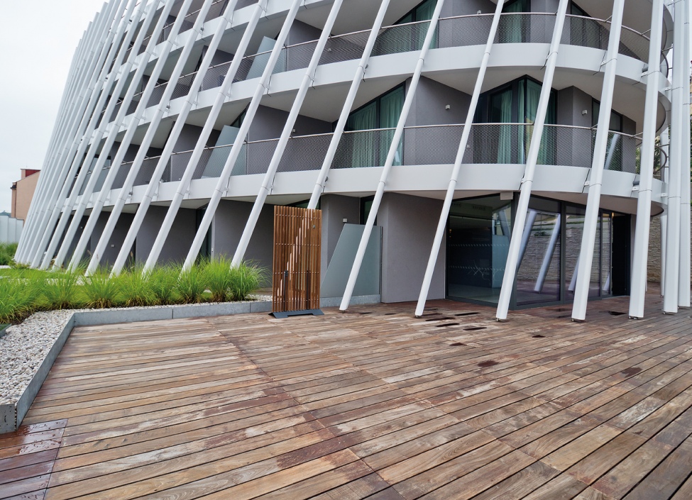 Luxusní byt s předzahrádkou na krátkodobý pronájem 113 m2 - Praha 5 9