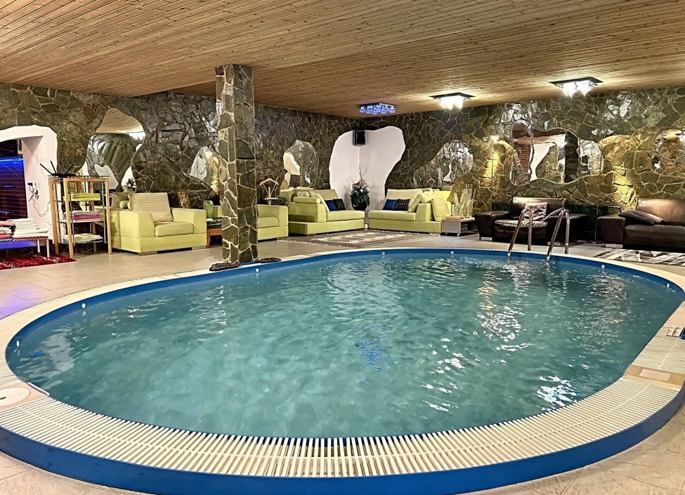 Prodej luxusní vily s vnitřním bazénem a výtahem, Praha 4 - 680 m2 5