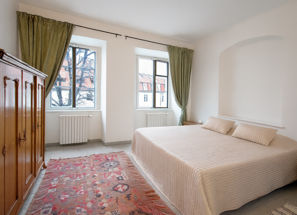 Luxusní byt na pronájem na Malé Straně - 73 m² 1