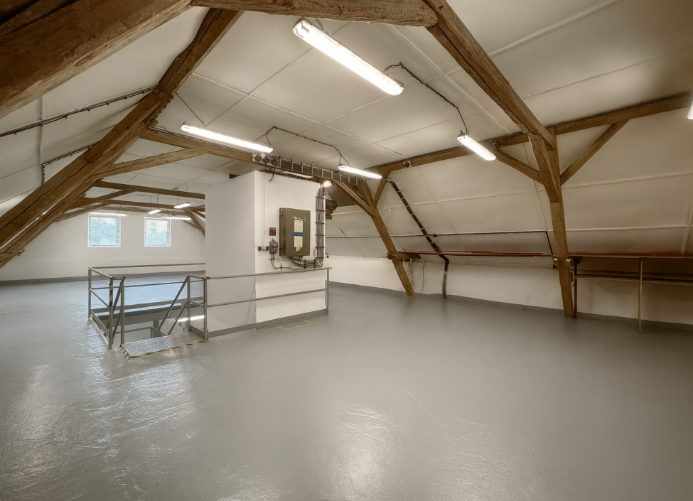 Prodej obchodně kancelářského prostoru s pozemkem 1596 m2 - Čestlice 6