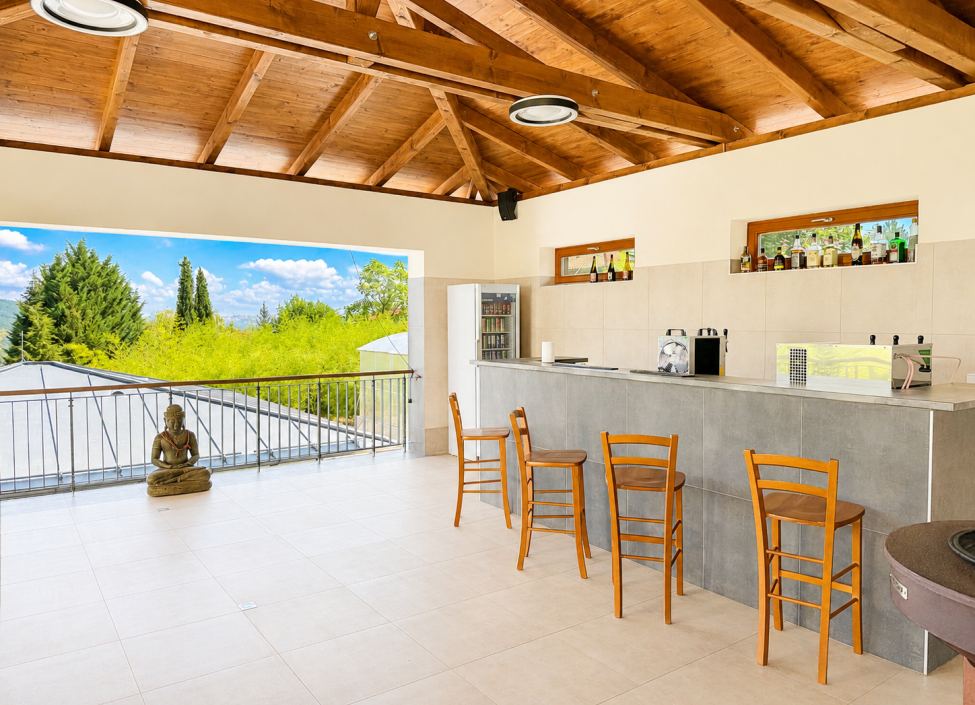 Prodej luxusní vily s pozemkem 3 728 m², Praha-Západ 14