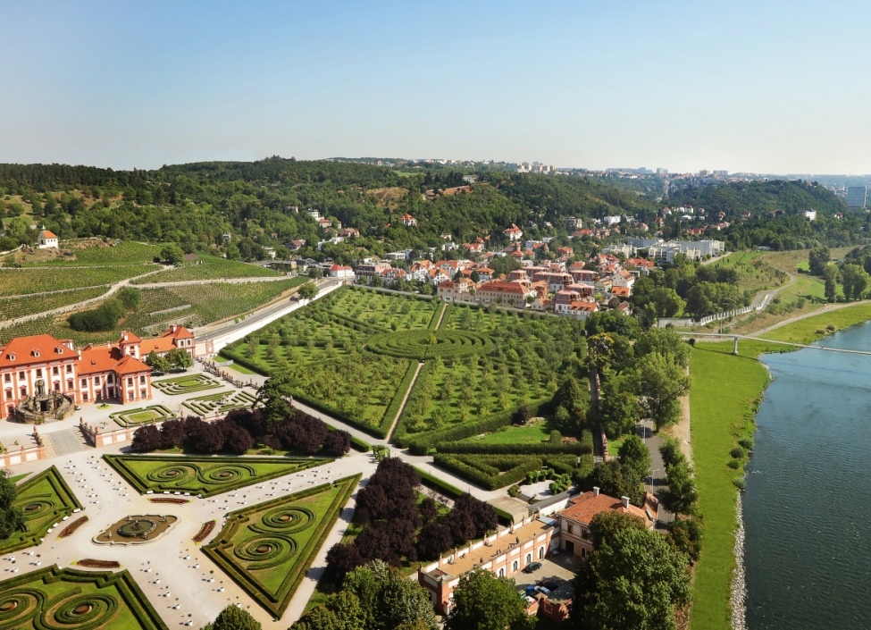 Luxusní byt se zahradou Troja 0
