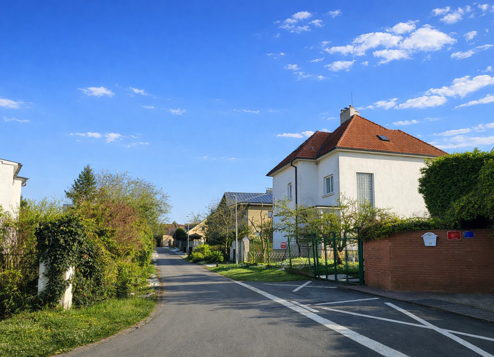 Prodej stavebního pozemku Troja, Praha 8 - 1069 m² 2