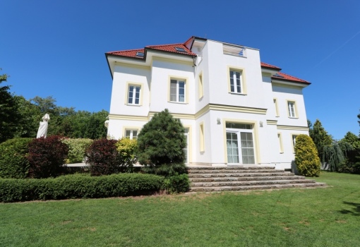 Luxusní vila na pronájem Praha 6 - 940 m²