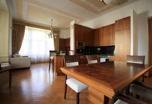Byt Pařížská Praha 121 m²