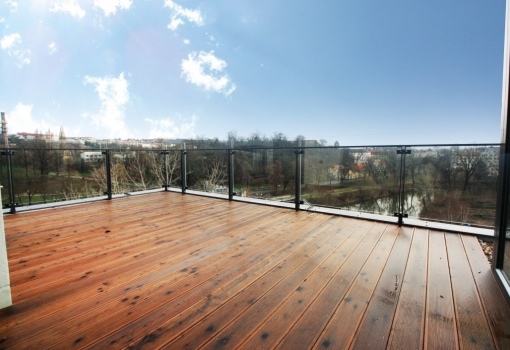 Byt s terasami u řeky 239 m²